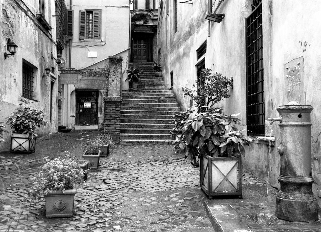 La Casa Di Emma A Trastevere Rome Exterior photo